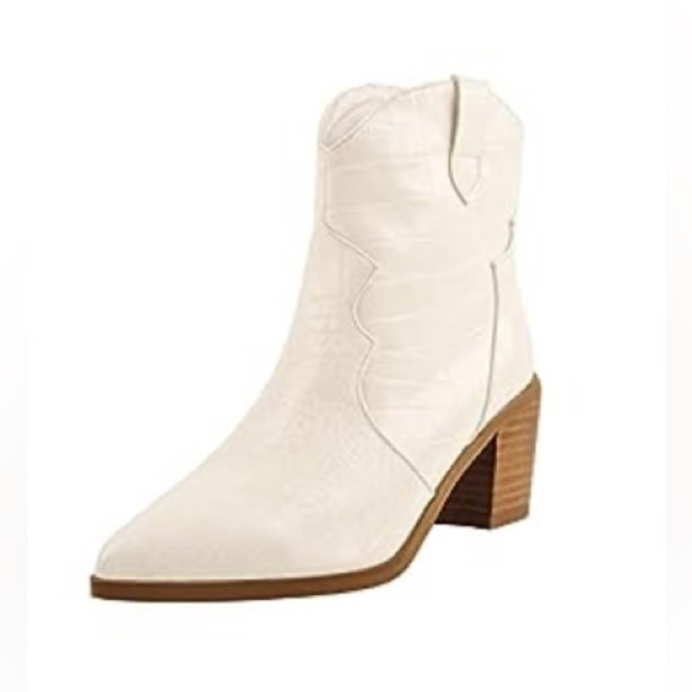 Pinted toe cowgirl boots